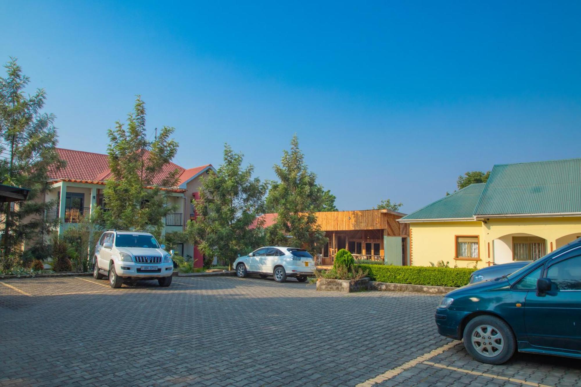 Silver Oaks Hotel Boma Fort Portal Exterior foto